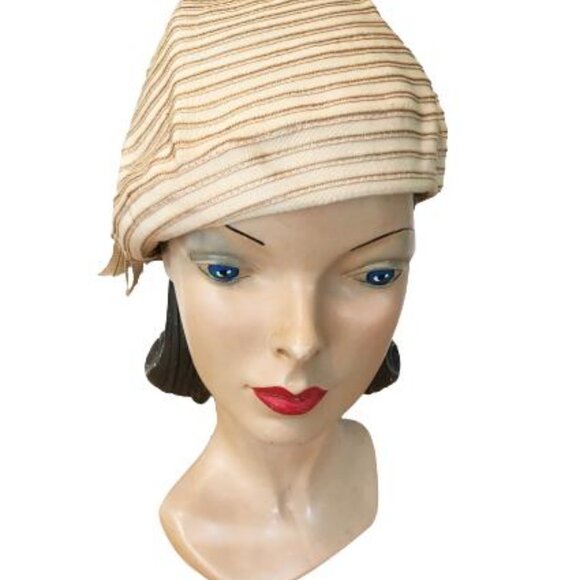 1960s Vintage Beige Cloche or Beret Hat - Picture 2 of 5